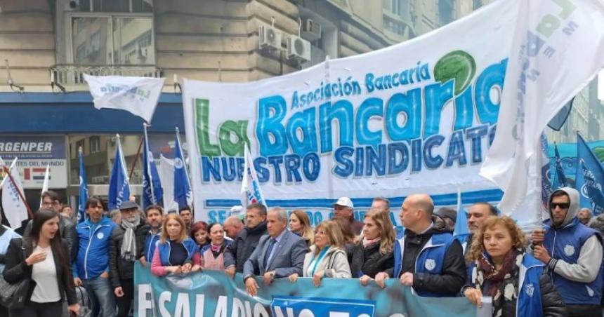 La Bancaria se declaroacute en estado de alerta y movilizacioacuten