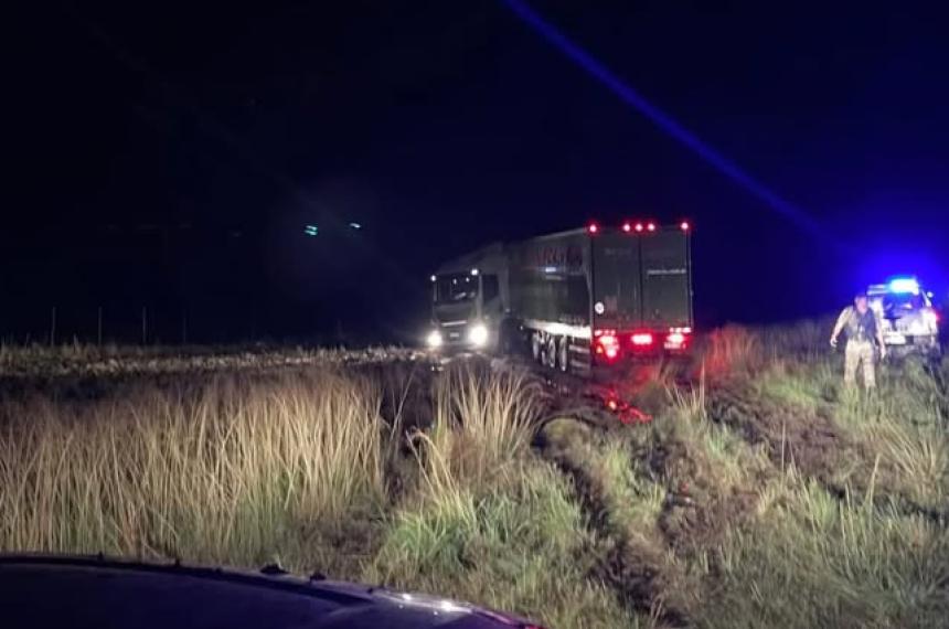 Un chofer herido en el despiste de un camioacuten en la ruta 152  