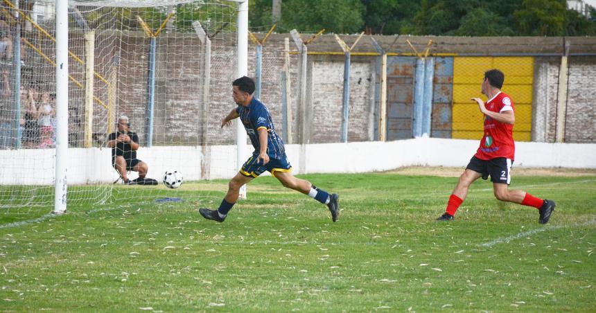 Una lluvia de goles en el inicio del Oficial