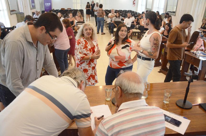 La oposicioacuten amagoacute pero finalmente dio quoacuterum para la sesioacuten preparatoria