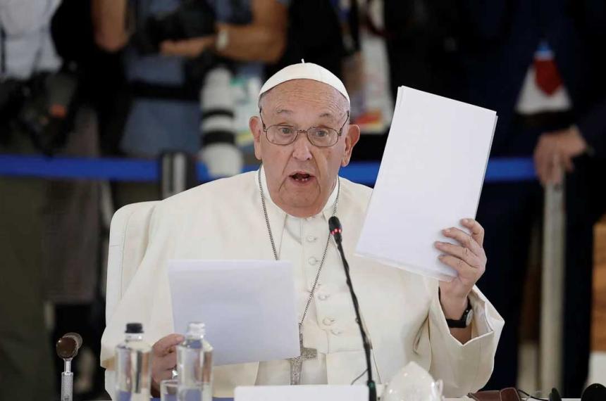 El estado del Papa sigue siendo criacutetico pero estable informoacute el Vaticano