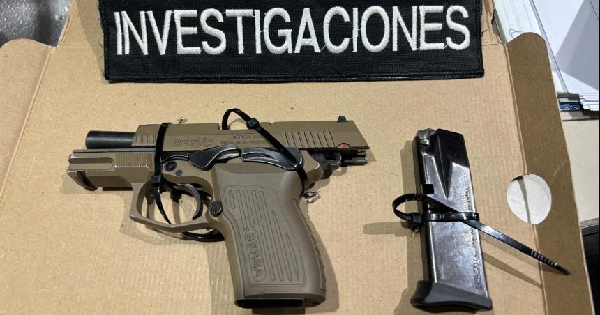 Fueron por un proacutefugo y encontraron una pistola robada y droga