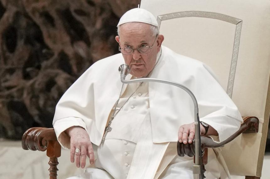 El papa Francisco sufrioacute un empeoramiento repentino del cuadro respiratorio