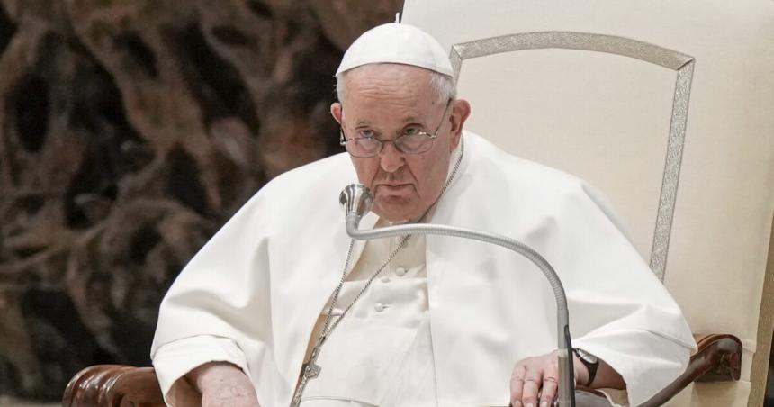 El papa Francisco sufrioacute un empeoramiento repentino del cuadro respiratorio