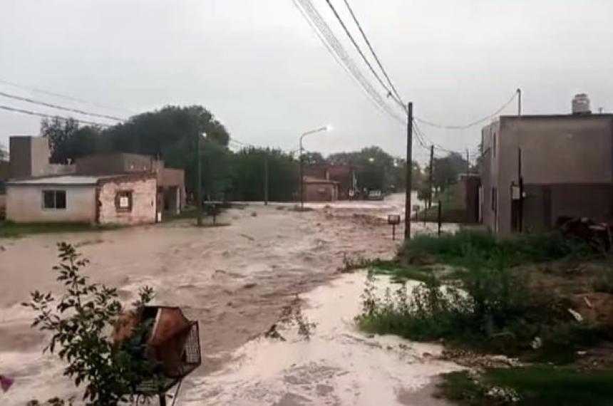 La lluvia generoacute caos en varios sectores de General Acha