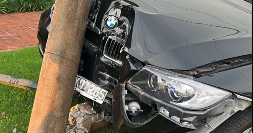 Un menor le sacoacute el BMW a la madre y chocoacute una columna 