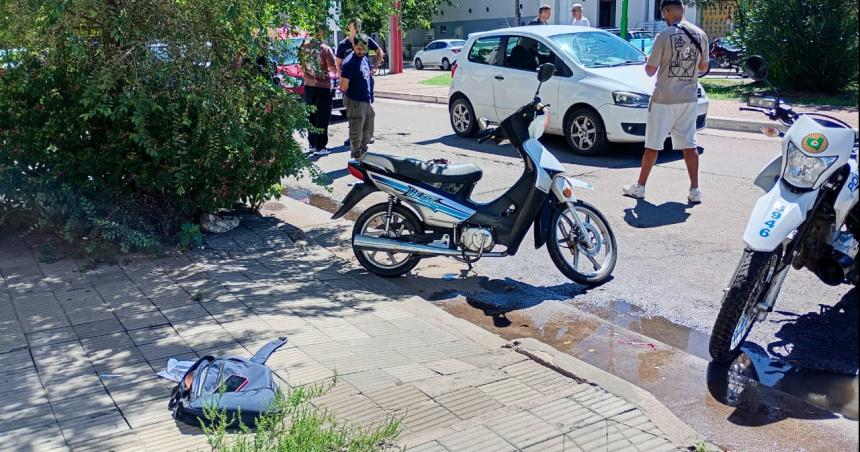 General Pico- motociclista chocoacute dos autos quiso escapar y fue demorado