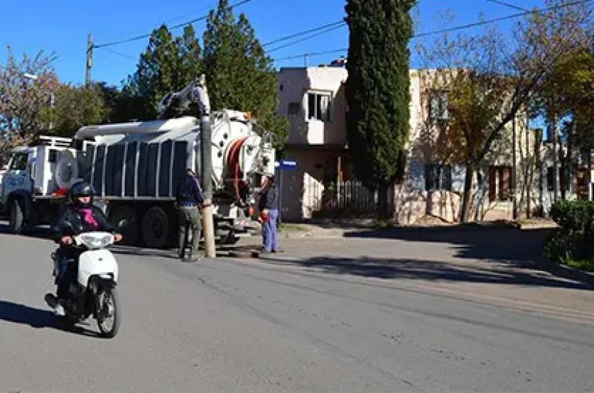 Butaloacute- el barrio se quedoacute sin agua y la provisioacuten la hace el Ejeacutercito