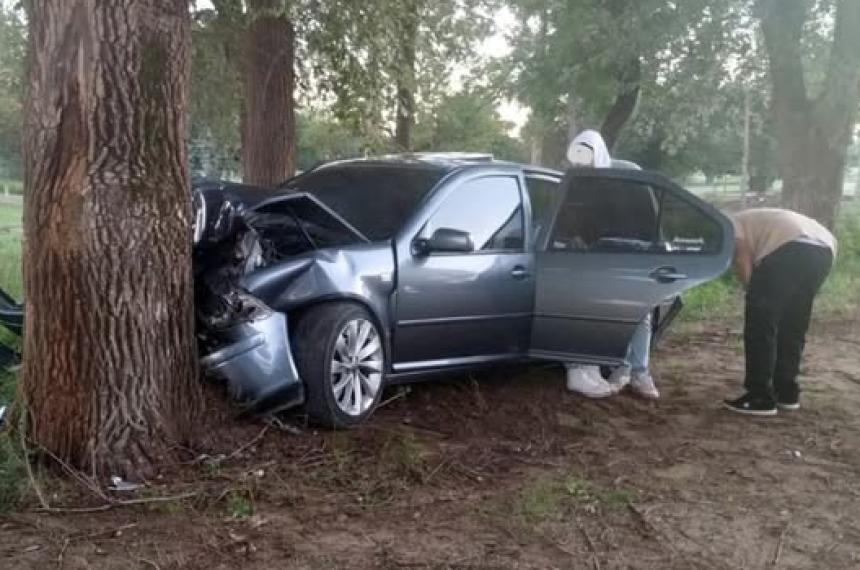 Se despistoacute en la ruta 152 chocoacute contra un aacuterbol y fue hospitalizado  