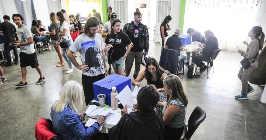 La lista 2 en el Este y la 1 en el Oeste ganaron las elecciones vecinales en el Lowo Che