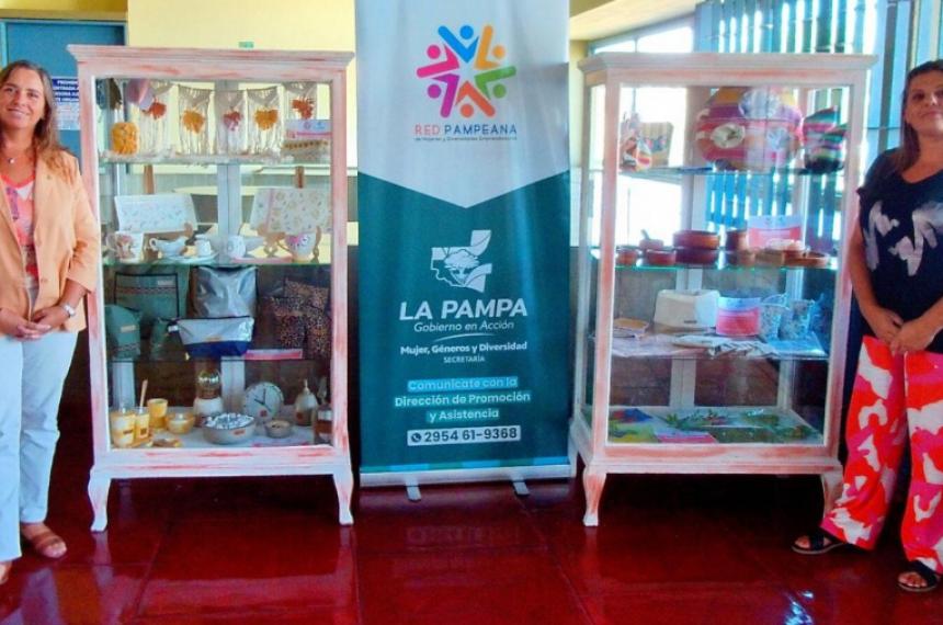 Emprendedoras pampeanas exhiben en Casa de Gobierno