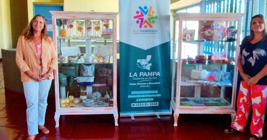 Emprendedoras pampeanas exhiben en Casa de Gobierno