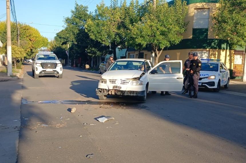 Chocaron dos autos en Don Bosco y Centeno 