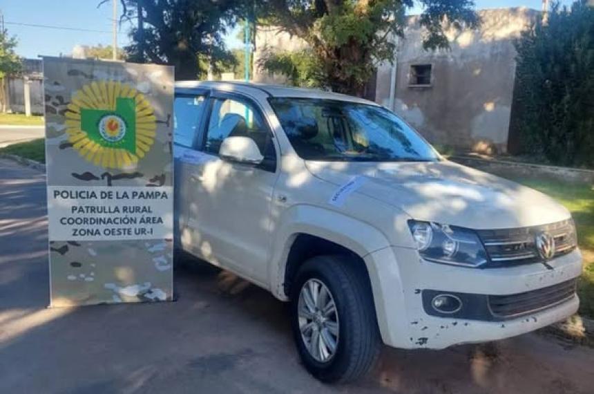 Persecucioacuten y detenidos en Teleacuten- evadieron un control policial y tiraron un arma de fuego 