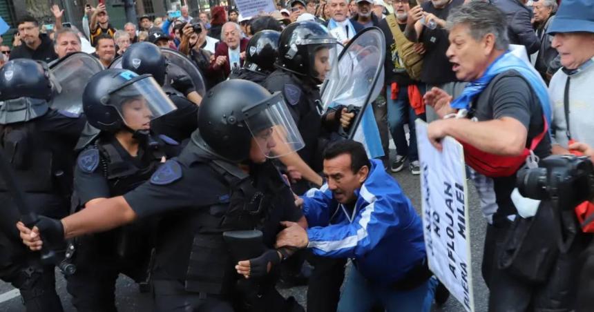 Agrupaciones peronistas locales- Hay que ser canalla para pegarle a los viejos