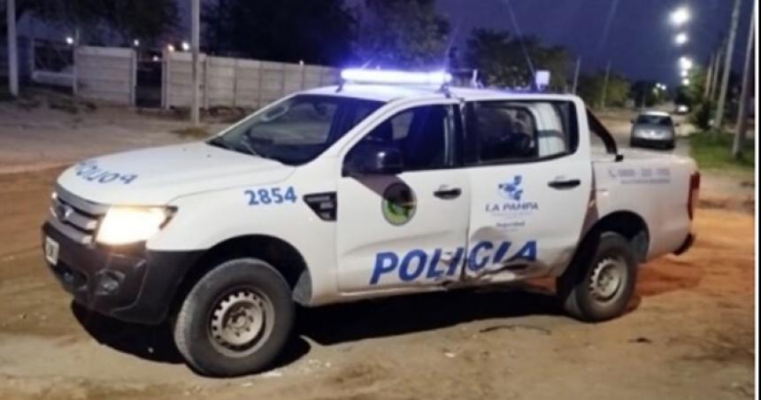 Conductor alcoholizado huyoacute de la policiacutea atropelloacute a efectivos y chocoacute un patrullero 