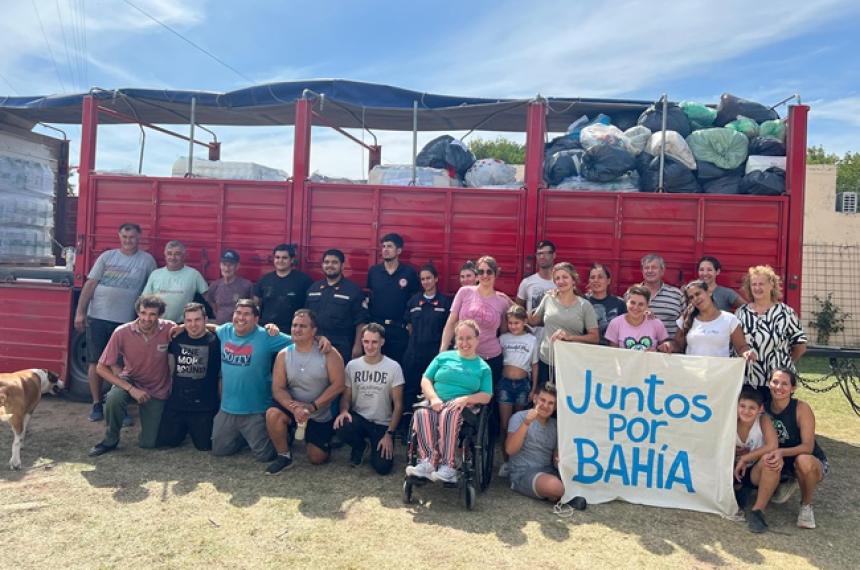 Bomberos de Winifreda llevan donaciones a Bahiacutea Blanca