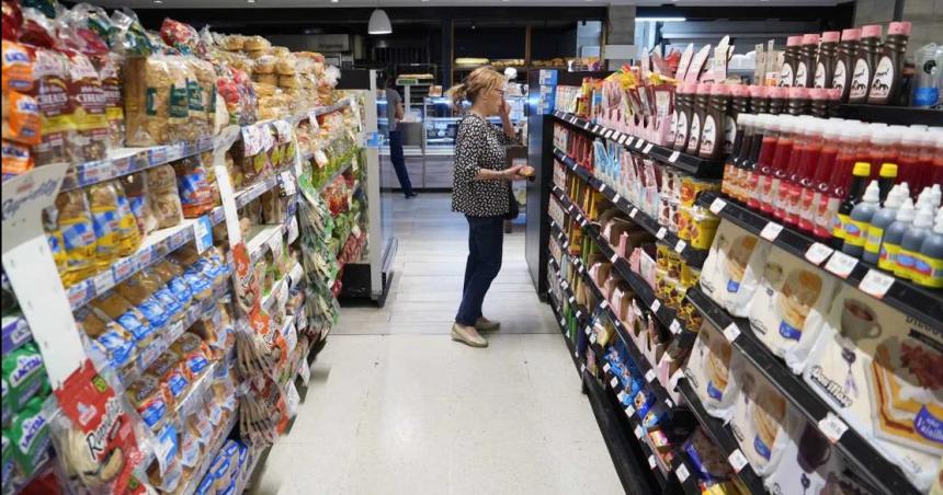 El consumo sigue en caiacuteda y las ventas de supermercados acumulan 15 meses de retraccioacuten