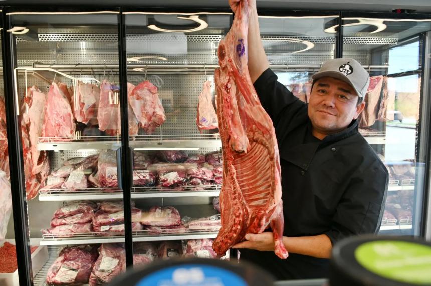 Marcha atraacutes con la barrera sanitaria- el precio de la carne en Riacuteo Negro