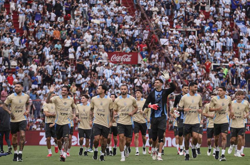 La Seleccioacuten vencioacute 2-0 a la Sub 20 en un amistoso a beneficio de Bahiacutea Blanca