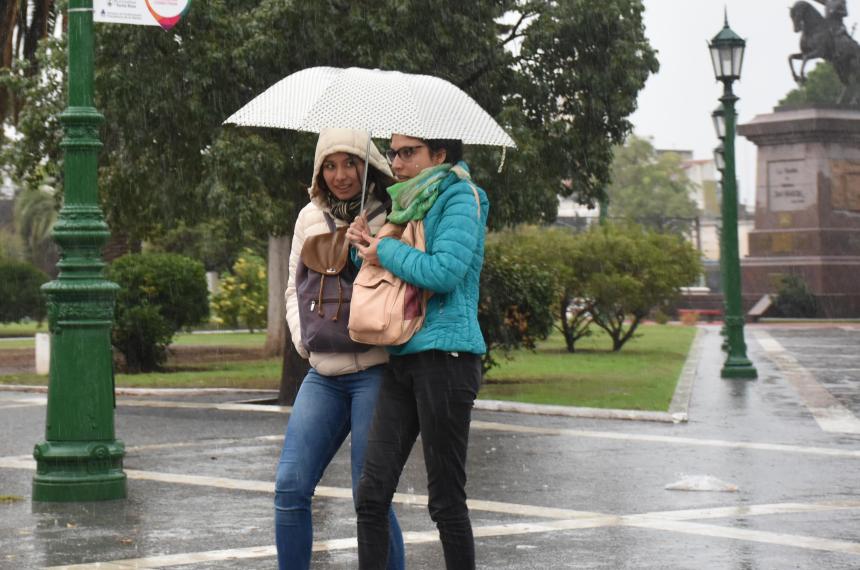 Llueve en Santa Rosa y hay alerta por tormentas y vientos fuertes para toda la provincia