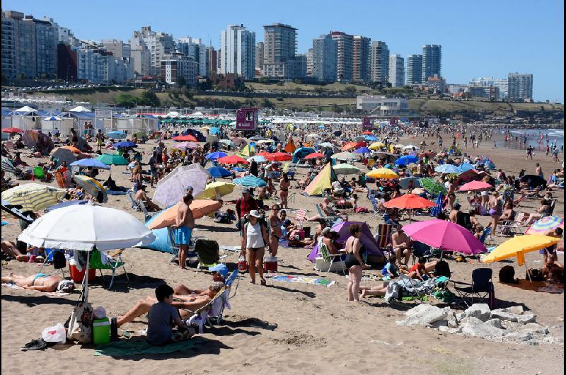 Mar Del Plata Amontonados Y Sin Barbijos En Playas Públicas El Diario De La Pampa 7701